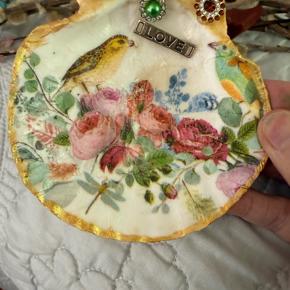 Vintage Roses Bird Decoupaged Shell Trinket Dish - Picture 5 of 5